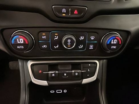 Used 2022 GMC Terrain SLE AWD/4WD image 22