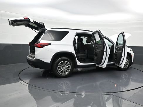 Used 2023 Chevrolet Traverse LT image 40
