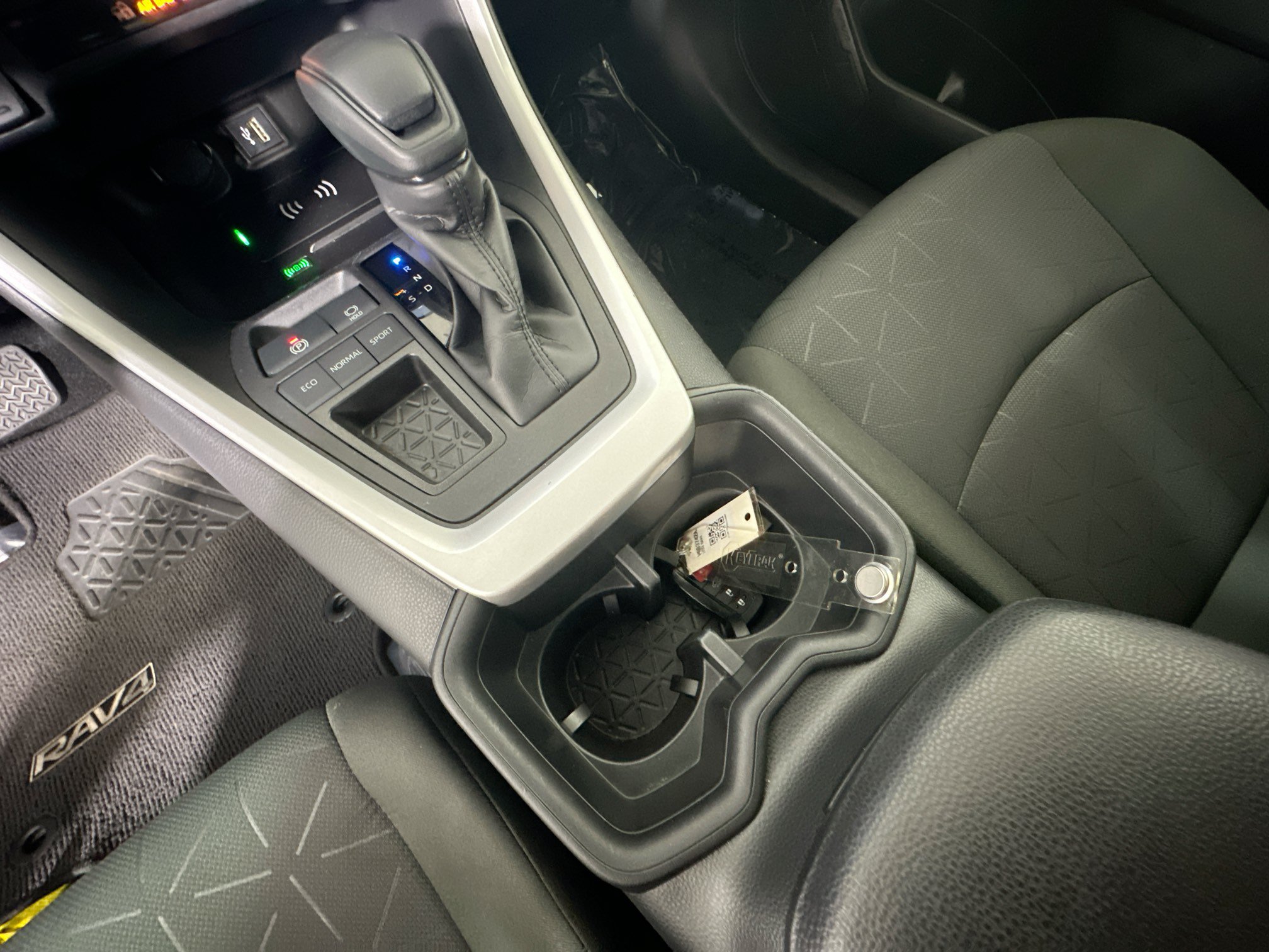 Used 2024 Toyota RAV4 XLE w/ Convenience Package FWD image 22
