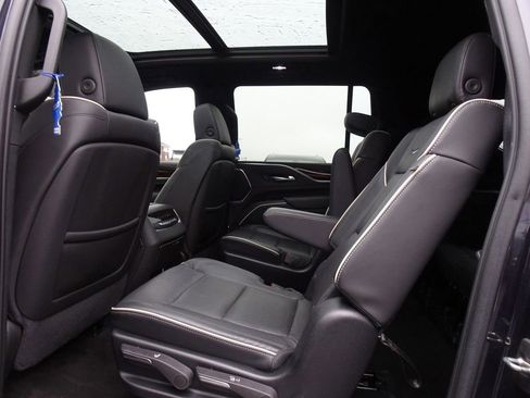 Used 2022 Cadillac Escalade ESV Premium Luxury w/ LPO, Radiant Package image 15