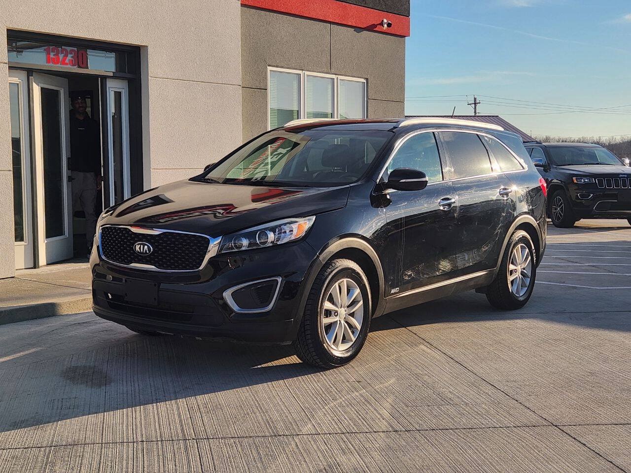 Used 2017 Kia Sorento AWD image 2
