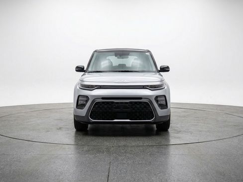 Used 2025 Kia Soul LX w/ LX Technology Package FWD image 2