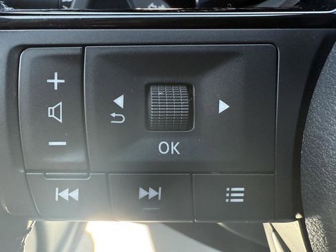 Used 2022 Nissan Pathfinder SL w/ SL Premium Package image 15