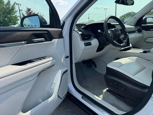 Used 2024 GMC Acadia Denali AWD/4WD image 16