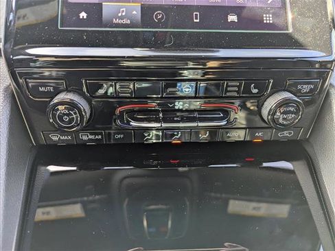 New 2025 Jeep Grand Cherokee Laredo X w/ Luxury Tech Group I image 19