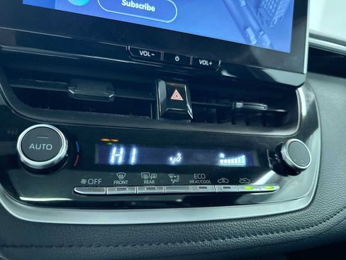 Used 2025 Toyota Corolla SE w/ SE Premium Package image 27