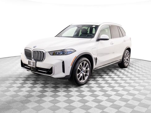 Used 2025 BMW X5 xDrive50e image 1