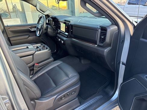 Used 2025 GMC Sierra 1500 SLT image 17