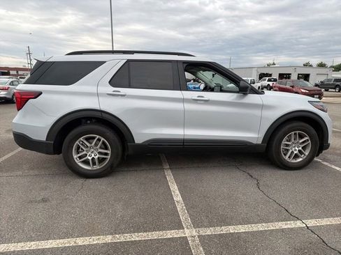 Used 2026 Ford Explorer Active AWD/4WD image 2