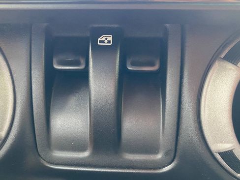 Used 2012 Jeep Wrangler Sport AWD/4WD image 32
