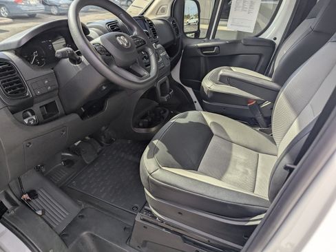 Used 2025 RAM ProMaster 2500 w/ Convenience Group FWD image 11