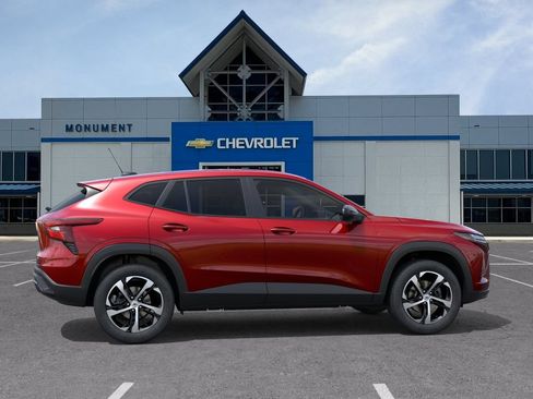 New 2026 Chevrolet Trax RS w/ Sunroof Package FWD image 5