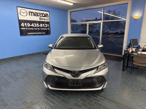 Used 2018 Toyota Camry LE image 2