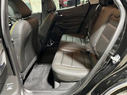 Used 2025 Chevrolet Trax ACTIV w/ Sunroof Package image 26