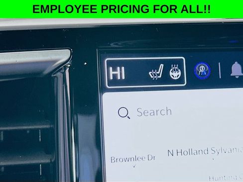 New 2026 Chrysler Pacifica Limited w/ Uconnect Theater Family Group image 24