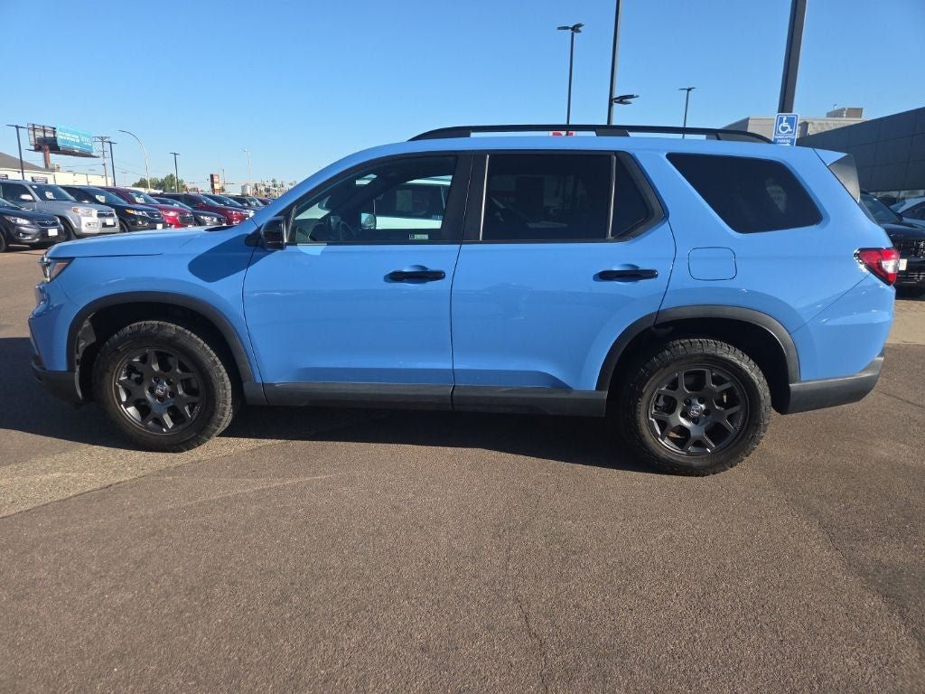 Used 2025 Honda Pilot TrailSport image 8