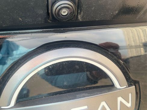 Used 2024 Nissan Titan SV w/ SV Convenience Package image 15