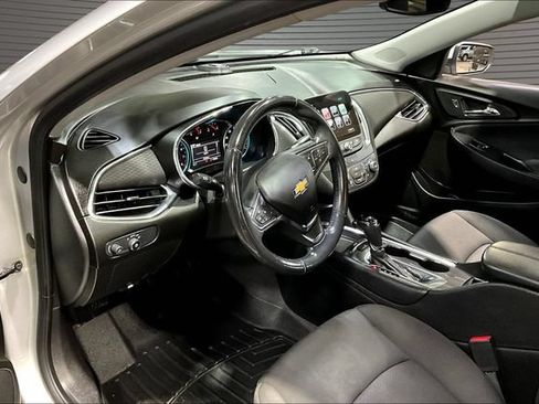 Used 2018 Chevrolet Malibu LT FWD image 17