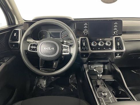 Used 2022 Kia Sorento LX AWD/4WD image 12