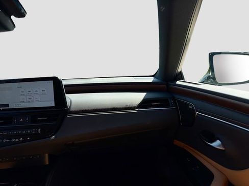 Used 2025 Lexus ES 350 Ultra Luxury w/ Accessory Package (Z1) image 18