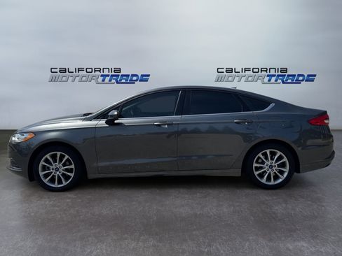 Used 2017 Ford Fusion SE w/ Fusion SE Technology Package FWD image 8