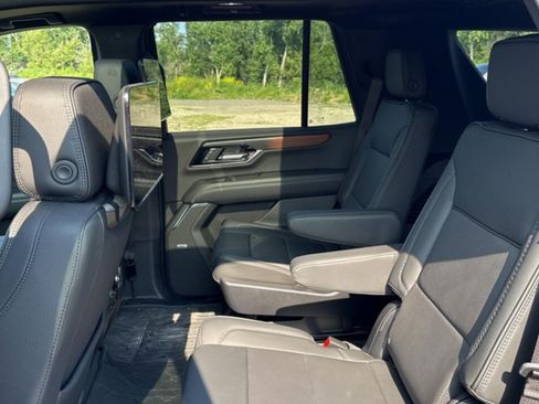 Used 2025 GMC Yukon Denali w/ Denali Reserve Package AWD/4WD image 8