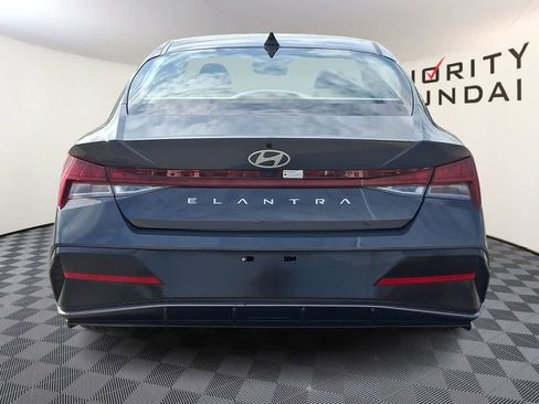Used 2025 Hyundai Elantra SEL image 4