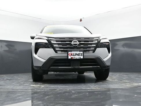 Used 2025 Nissan Rogue SV image 42