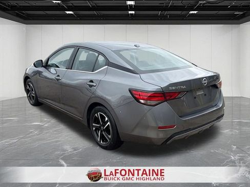 Used 2025 Nissan Sentra SV image 3