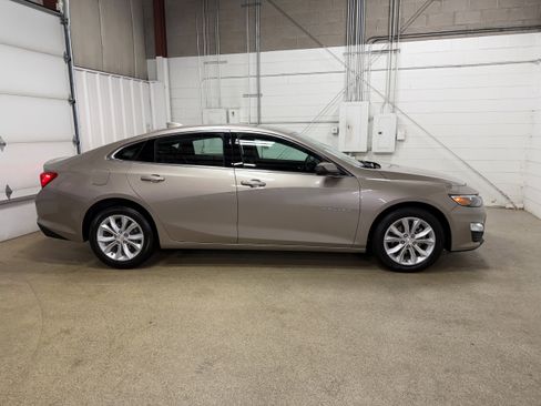 Used 2025 Chevrolet Malibu LT FWD image 6