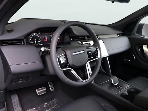New 2025 Land Rover Discovery Sport Dynamic SE image 39