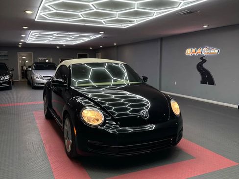 Used 2015 Volkswagen Beetle 1.8T image 1