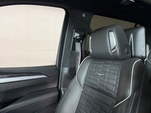 Used 2025 Cadillac Escalade ESV V w/ LPO, ONYX Package image 17