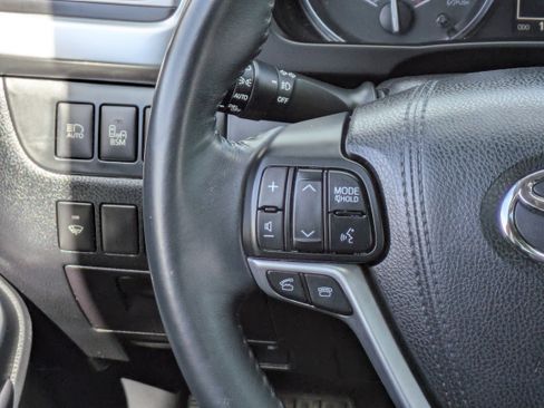 Used 2015 Toyota Highlander Limited w/ Driver Technology Package FWD image 24