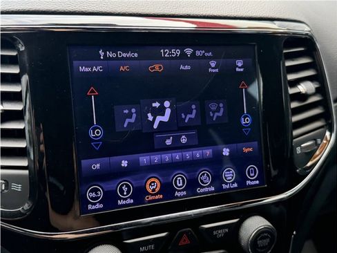 Used 2019 Jeep Grand Cherokee Altitude image 47