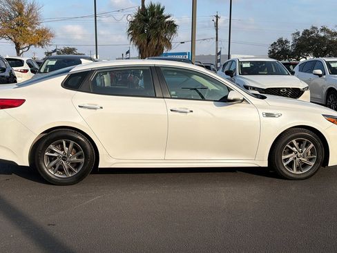 Used 2019 Kia Optima LX image 9