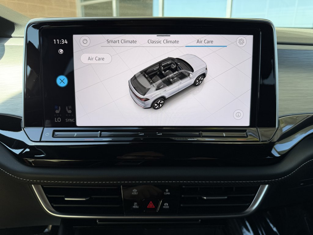 Used 2024 Volkswagen Atlas Cross Sport SE w/ Panoramic Sunroof Package FWD image 23