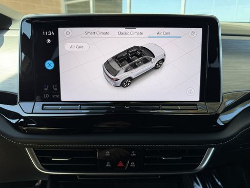 Used 2024 Volkswagen Atlas Cross Sport SE w/ Panoramic Sunroof Package FWD image 23