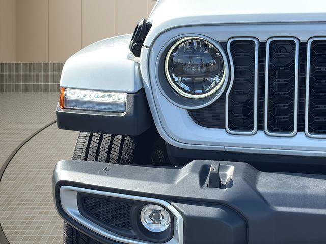Used 2025 Jeep Wrangler Unlimited Sahara AWD/4WD image 12