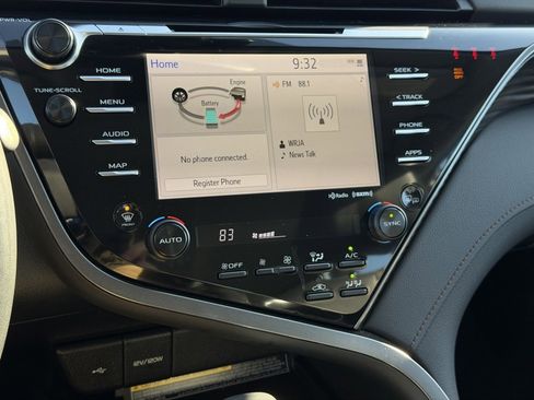 Used 2020 Toyota Camry XLE image 31