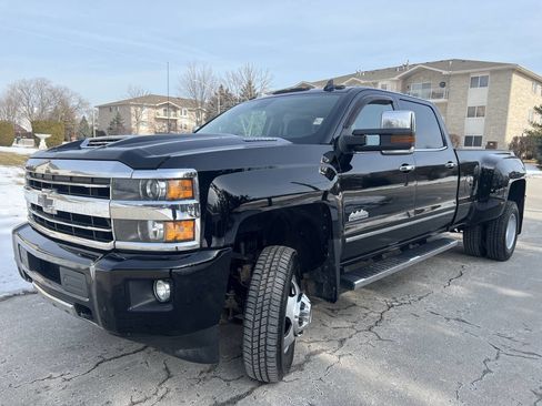 Used 2018 Chevrolet Silverado 3500 High Country image 3