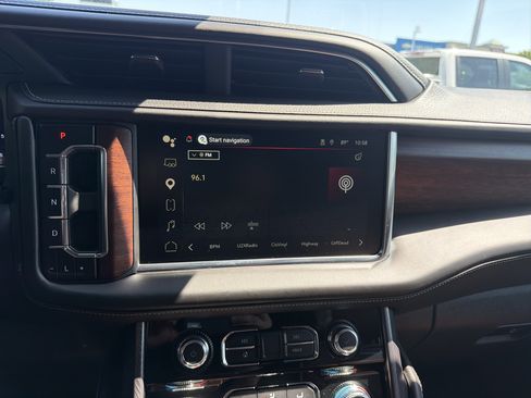 Used 2024 GMC Yukon XL Denali Ultimate AWD/4WD image 23