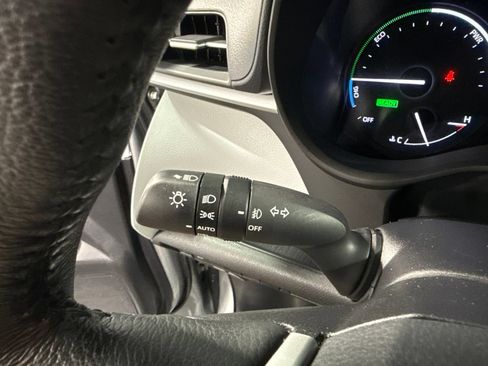 Used 2025 Toyota Sienna XLE FWD image 40