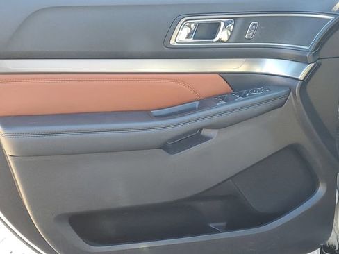 Used 2019 Ford Explorer XLT w/ Equipment Group 202A AWD/4WD image 15