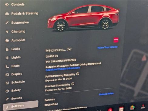 Used 2023 Tesla Model X image 11