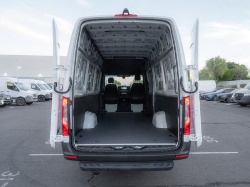 Used 2025 Mercedes-Benz Sprinter 2500 image 10