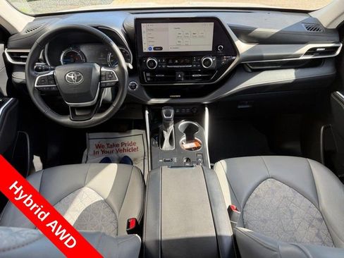 Used 2023 Toyota Highlander Bronze Edition AWD/4WD image 16