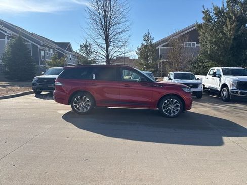 New 2026 Lincoln Aviator AWD w/ Jet Appearance Package image 4