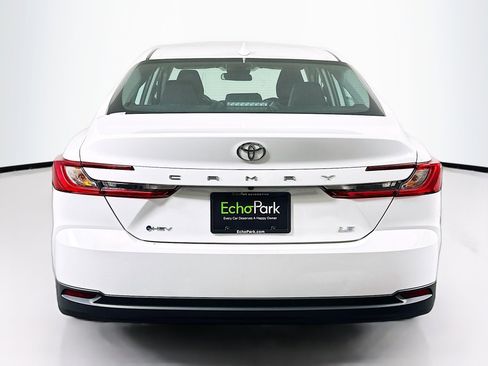 Used 2025 Toyota Camry LE image 7