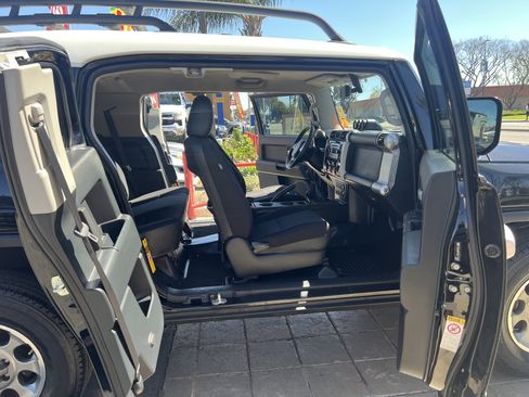 Used 2013 Toyota FJ Cruiser 4WD image 31